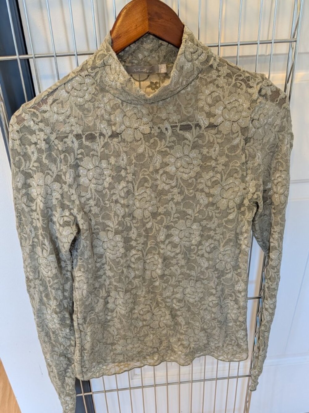 Red by BKE Sage Green Shimmer Lace Mock Neck Top – Size Large